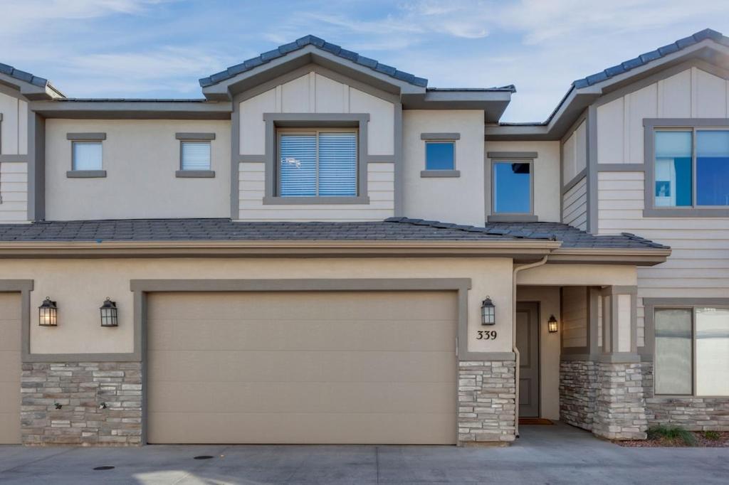 Zion Village 339 3 Bed, 2 And A Half Bath, Game Systems, Mister System, And Community Pool هوريكاين المظهر الخارجي الصورة