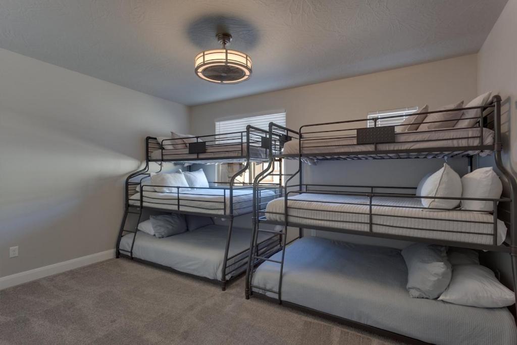 Zion Village 339 3 Bed, 2 And A Half Bath, Game Systems, Mister System, And Community Pool هوريكاين المظهر الخارجي الصورة